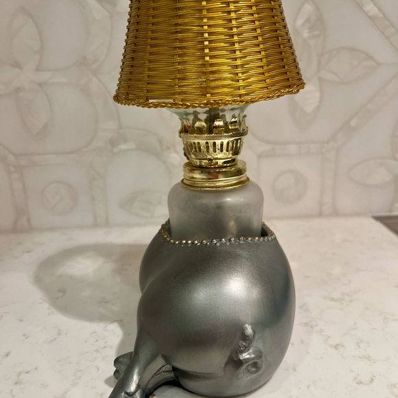 Morrison’s Steakhouse table top vintage Pig Oil Lamp, Gold Shade - Picture 5 of 7